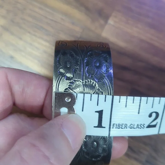 Salisbury pewter cuff bracelet October flowers cosmos silver tone - Picture 9 of 9